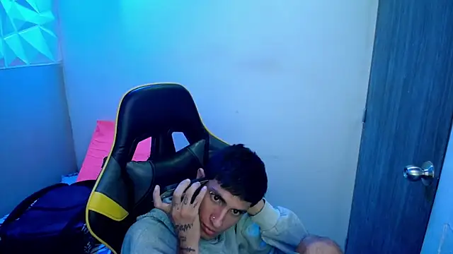 Snapshot of Akyra_latinn chatting on 02-25-26, 12:26 Akyra latinn online show from 02-25-26, 12:26