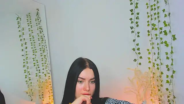 Snapshot of Silena_sky chatting on 02-16-26, 02:02 Silena sky online show from 02-16-26, 02:02