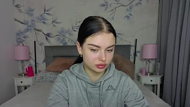 Snapshot of Silena_sky chatting on 02-20-26, 02:17 Silena sky online show from 02-20-26, 02:17