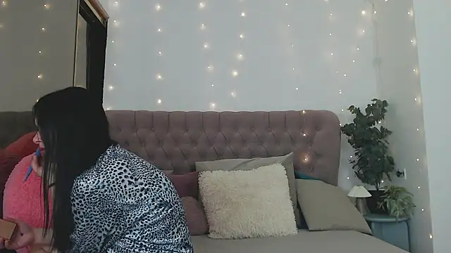 Snapshot of Silena_sky chatting on 02-25-26, 01:54 Silena sky online show from 02-25-26, 01:54