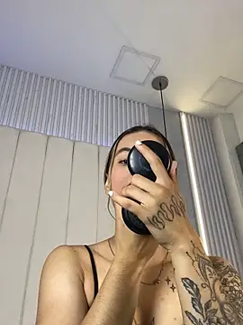 JuliaColemann online show from 04-19-26, 12:04