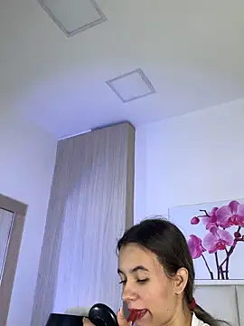 JuliaColemann online show from 06-11-26, 12:03