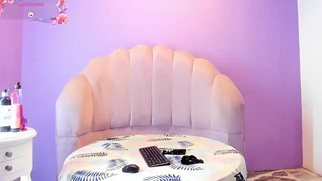 Snapshot of tifanibrown chatting on 03-07-26, 12:35 tifanibrown online show from 03-07-26, 12:35