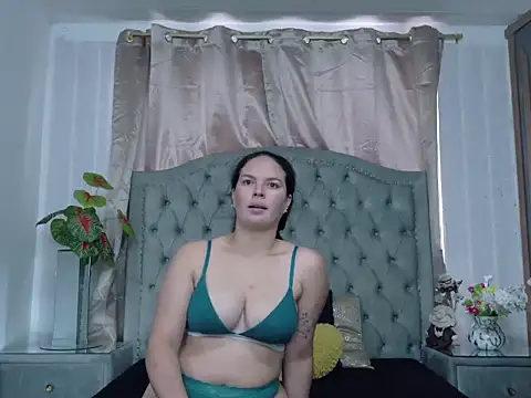 Snapshot of ZamanthaJhones chatting on 03-01-26, 01:46 ZamanthaJhones online show from 03-01-26, 01:46