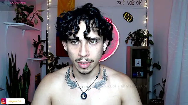 Snapshot of Magnuz_Col chatting on 02-11-26, 01:32 Magnuz Col online show from 02-11-26, 01:32