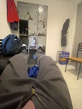 Snapshot of hudson19cm chatting on 02-07-26, 07:39 hudson19cm online show from 02-07-26, 07:39