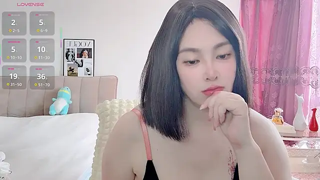 Snapshot of 10ve1y chatting on 05-03-26, 06:41 10ve1y online show from 05-03-26, 06:41