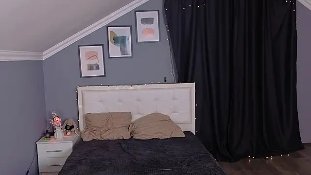 Naomi Demio online show from 03-04-26, 10:10