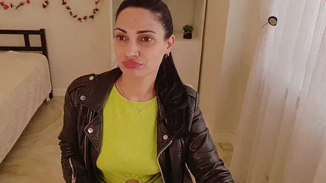 LovelyBeatrice online show from 04-20-26, 11:57