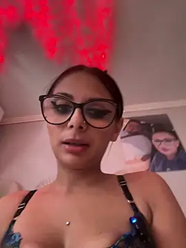 Snapshot of HiddendesireXO01 chatting on 06-03-26, 09:45 HiddendesireXO01 online show from 06-03-26, 09:45