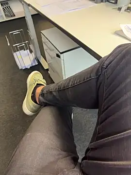 tony3729 online show from 04-28-26, 03:39