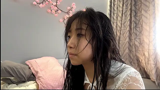 SweetMiaXO online show from 04-24-26, 01:30