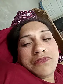 Cute-karisma1234 online show from 02-24-26, 06:17