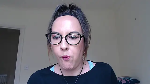 Snapshot of PsychicDominatrix chatting on 05-29-26, 01:31 PsychicDominatrix online show from 05-29-26, 01:31