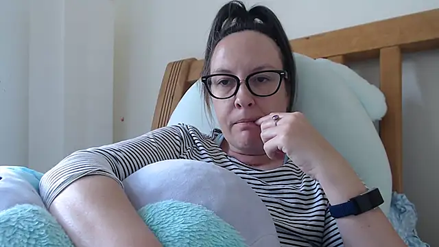 Snapshot of PsychicDominatrix chatting on 06-05-26, 12:11 PsychicDominatrix online show from 06-05-26, 12:11