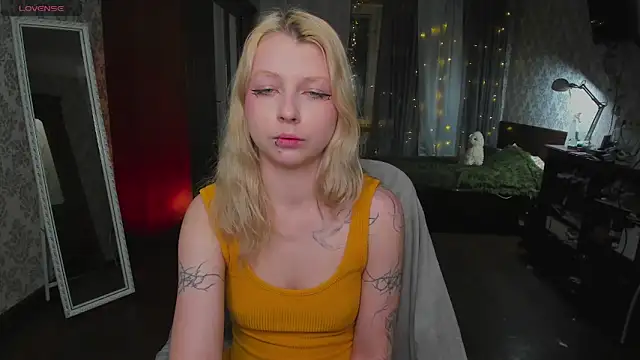 Snapshot of yourlovelyeve chatting on 03-08-26, 08:12 yourlovelyeve online show from 03-08-26, 08:12