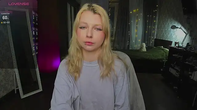 Snapshot of yourlovelyeve chatting on 03-09-26, 04:22 yourlovelyeve online show from 03-09-26, 04:22