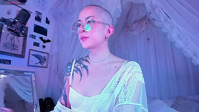 Snapshot of OhMyBush chatting on 04-09-26, 10:09 OhMyBush online show from 04-09-26, 10:09