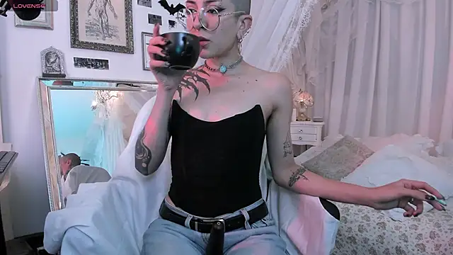 Snapshot of OhMyBush chatting on 04-12-26, 09:03 OhMyBush online show from 04-12-26, 09:03