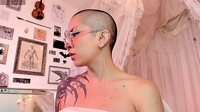 Snapshot of OhMyBush chatting on 04-15-26, 11:50 OhMyBush online show from 04-15-26, 11:50