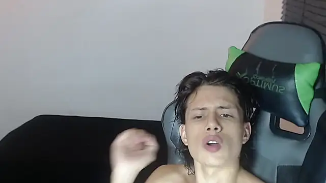 Snapshot of Didi_hard chatting on 02-08-26, 03:21 Didi hard online show from 02-08-26, 03:21