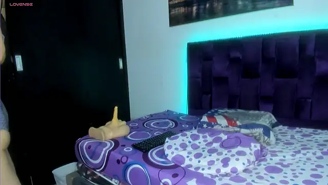 Ninna Vergara online show from 02-10-26, 01:32