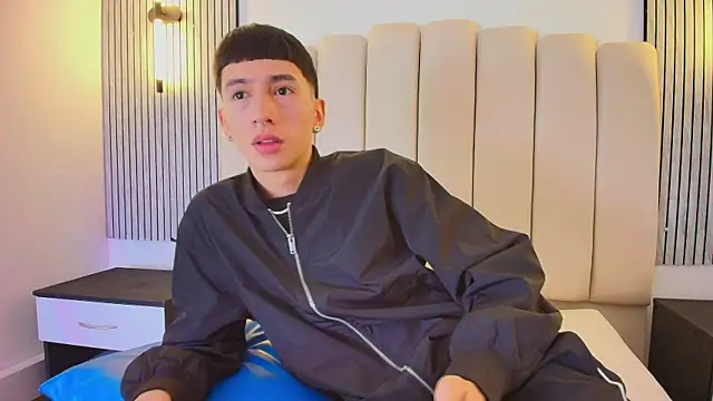 lian cameron online show from 04-10-26, 03:56