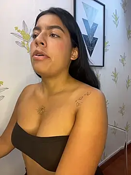 Laia white online show from 04-23-26, 11:31