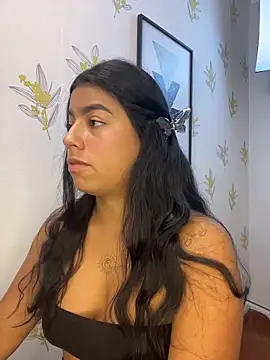 Laia white online show from 04-23-26, 12:29