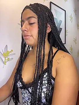 Laia white online show from 04-28-26, 11:15