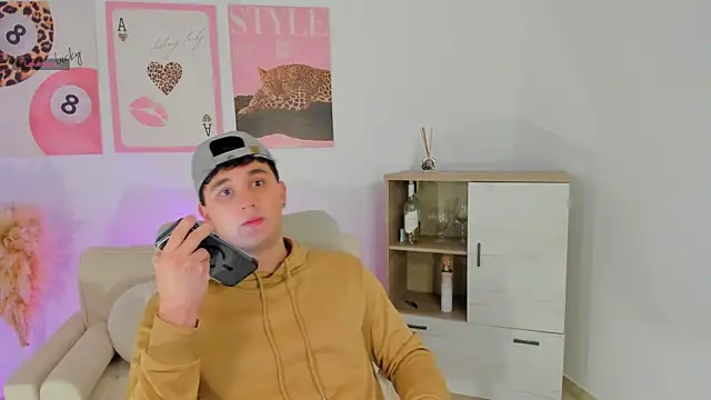 Snapshot of Massimo_Fiore chatting on 03-11-26, 01:33 Massimo Fiore online show from 03-11-26, 01:33