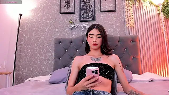 Snapshot of lana_gill1 chatting on 05-09-26, 07:08 lana gill1 online show from 05-09-26, 07:08