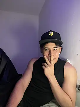 Snapshot of Maximuz1920 chatting on 03-10-26, 05:34 Maximuz1920 online show from 03-10-26, 05:34