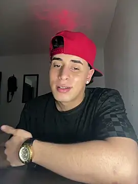 Snapshot of Maximuz1920 chatting on 03-12-26, 02:18 Maximuz1920 online show from 03-12-26, 02:18