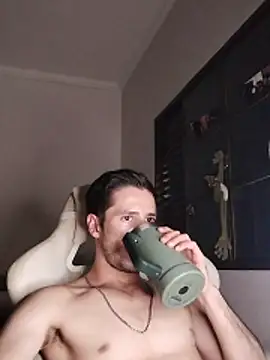 Snapshot of Cshunderlick chatting on 02-11-26, 01:10 Cshunderlick online show from 02-11-26, 01:10