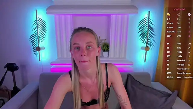 Tesssa Young online show from 04-24-26, 01:08