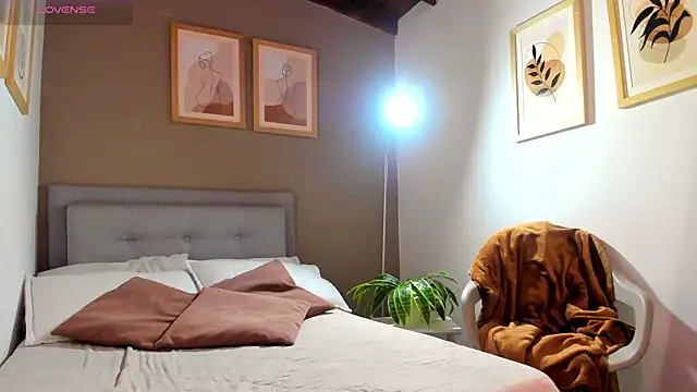 SalomeStorm  online show from 04-07-26, 02:50