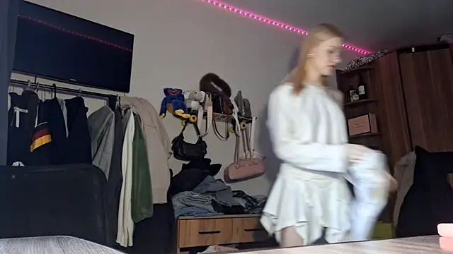 ChongTreece online show from 02-06-26, 05:12