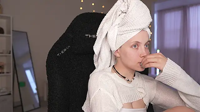 Snapshot of Appr0ved_ chatting on 03-12-26, 03:07 Appr0ved online show from 03-12-26, 03:07