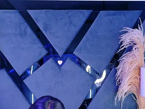 Snapshot of KylieWhitee chatting on 03-04-26, 12:00 KylieWhitee online show from 03-04-26, 12:00