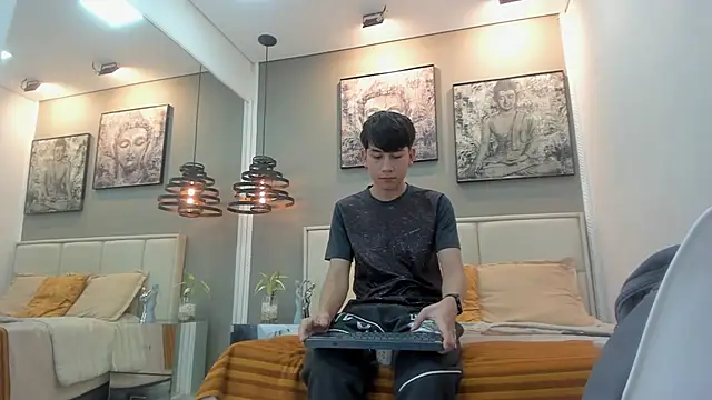 Raphael Nyon online show from 03-06-26, 03:47