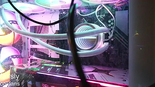 Snapshot of Elinaharper chatting on 04-13-26, 06:24 Elinaharper online show from 04-13-26, 06:24