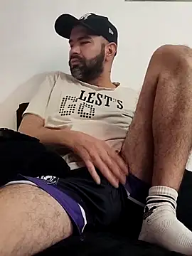 Snapshot of hairyandbigmann chatting on 02-05-26, 02:33 hairyandbigmann online show from 02-05-26, 02:33