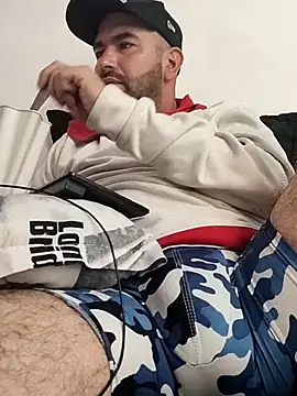 Snapshot of hairyandbigmann chatting on 02-15-26, 07:10 hairyandbigmann online show from 02-15-26, 07:10