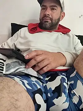 Snapshot of hairyandbigmann chatting on 03-07-26, 06:05 hairyandbigmann online show from 03-07-26, 06:05