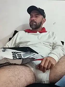 Snapshot of hairyandbigmann chatting on 03-12-26, 06:58 hairyandbigmann online show from 03-12-26, 06:58