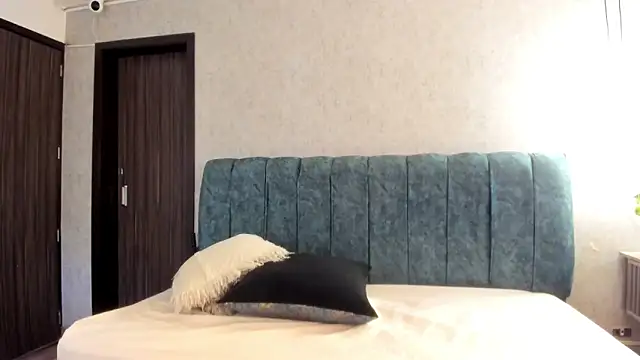 Aleera Walton online show from 04-14-26, 07:31