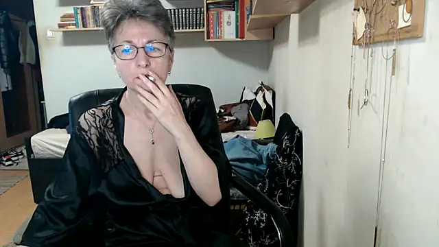 Snapshot of katemodel chatting on 10-18-25, 05:21 katemodel online show from 10-18-25, 05:21
