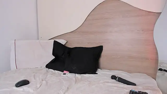 Snapshot of Zoe_dream_ chatting on 02-13-26, 09:22 Zoe dream online show from 02-13-26, 09:22