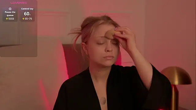 MollyHilton online show from 03-25-26, 06:03